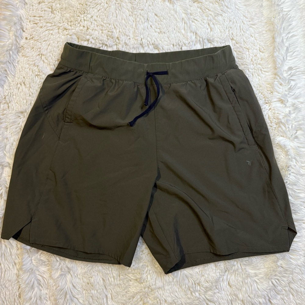 Men's old navy active Olive Green Shorts medium “go-dry” 7” inseam no liner